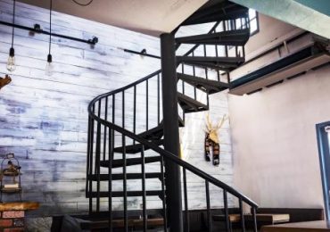 Fabrication et installation d’un escalier débillardé