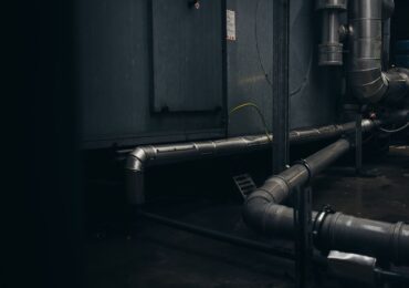 Guide complet des systèmes de tuyauterie pour fluides : conception et installation